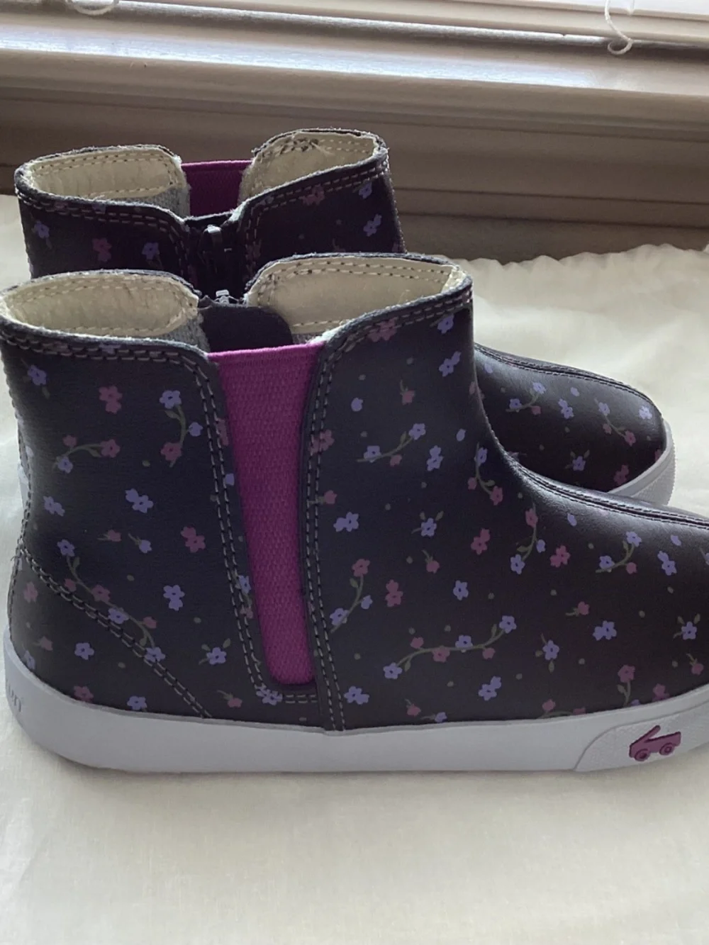 See Kai Run Kids' Keegan II High Top Sneaker, size 12